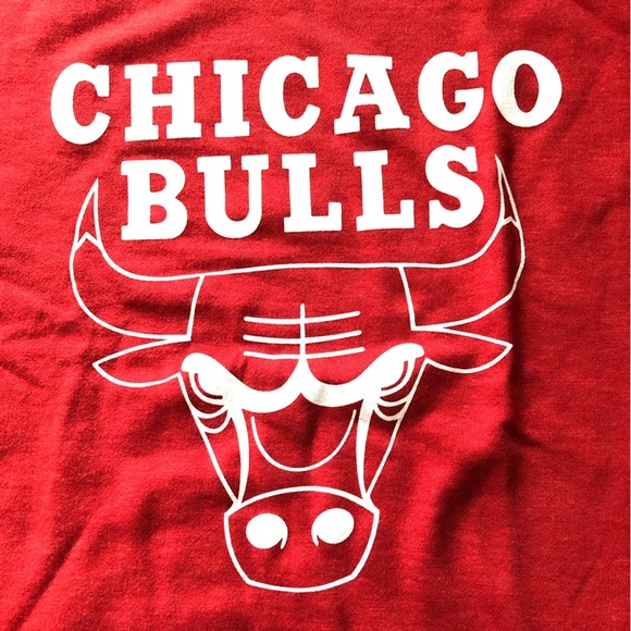 NWT Mitchell & Ness Chicago Bulls Scoop Neck Long Sleeve Shirt in Red Size L - Picture 4 of 10